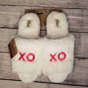 DELUXE by dearfoams ladies fuzzy XOXO slippers Extra large